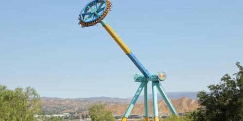 new pendulum swinging ride that is high in the sky